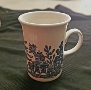 Set of 4 churchill blue willow mugs